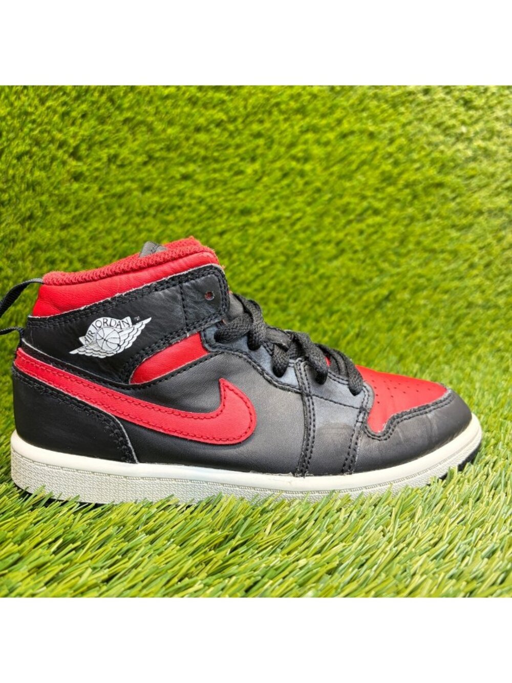 Nike Air Jordan 1 Mid Bred Twist Boys Size 1Y Black Basketball Shoes Sneakers